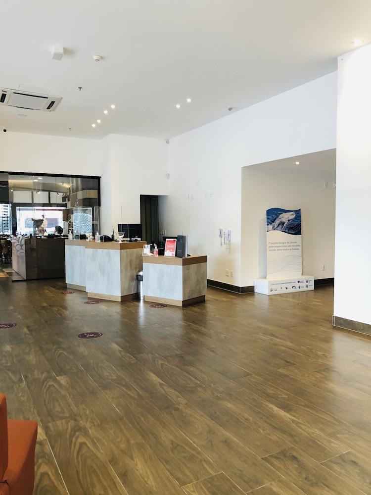 Ibis Vitoria Praia Do Canto מראה חיצוני תמונה