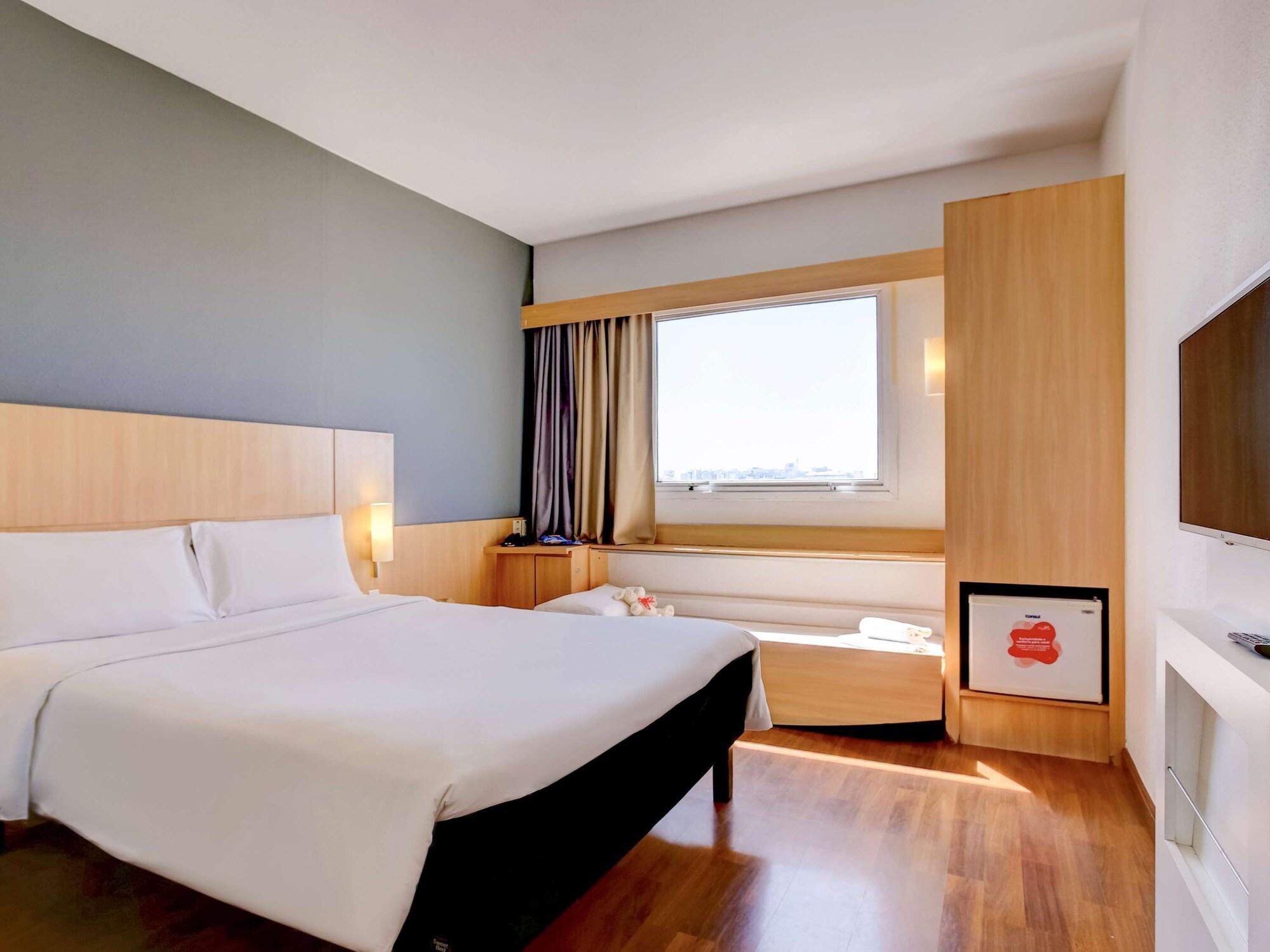 Ibis Vitoria Praia Do Canto מראה חיצוני תמונה