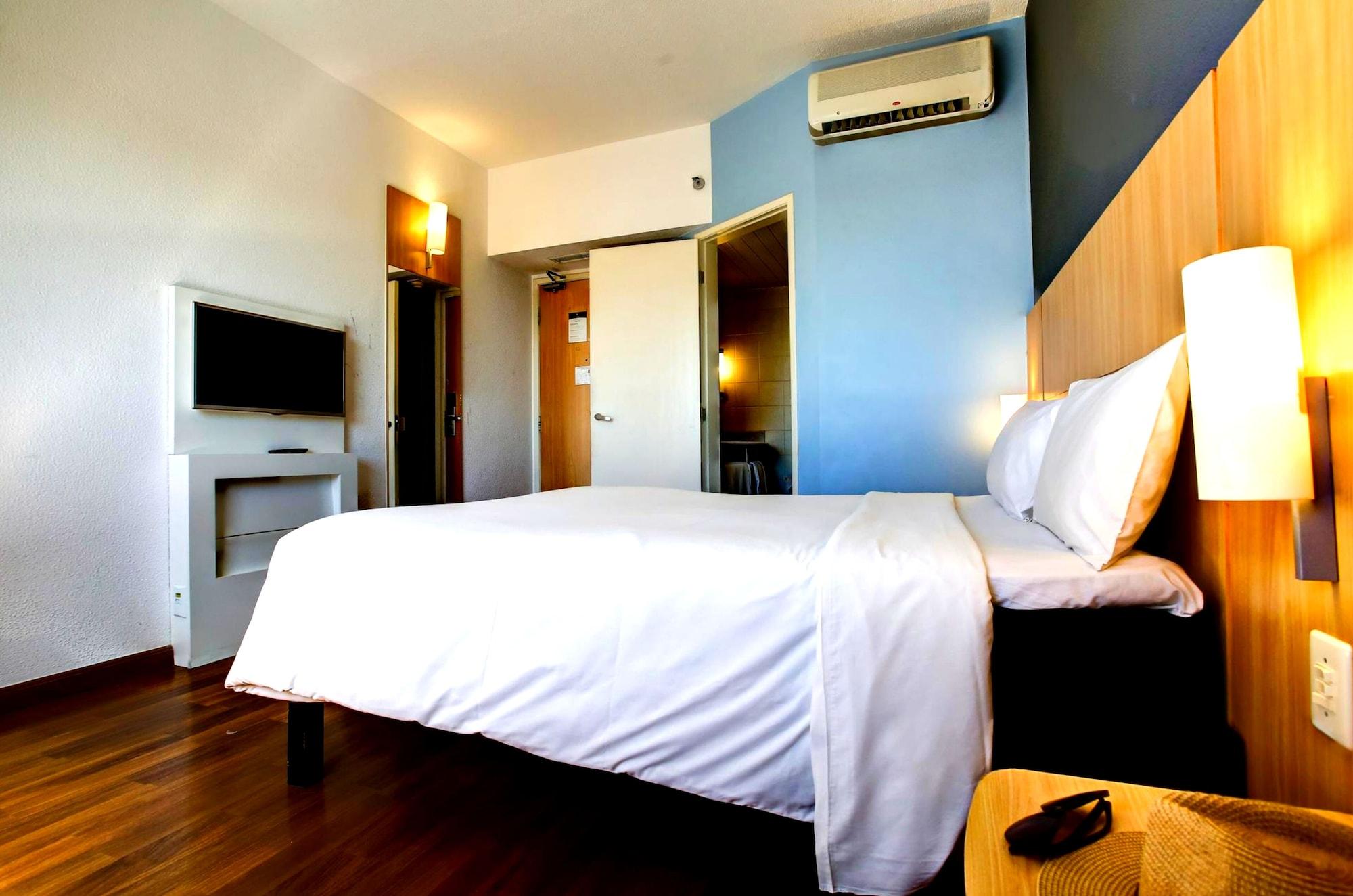 Ibis Vitoria Praia Do Canto מראה חיצוני תמונה