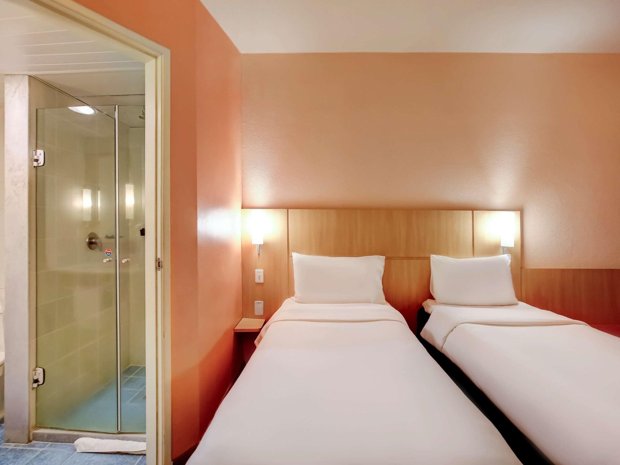 Ibis Vitoria Praia Do Canto מראה חיצוני תמונה