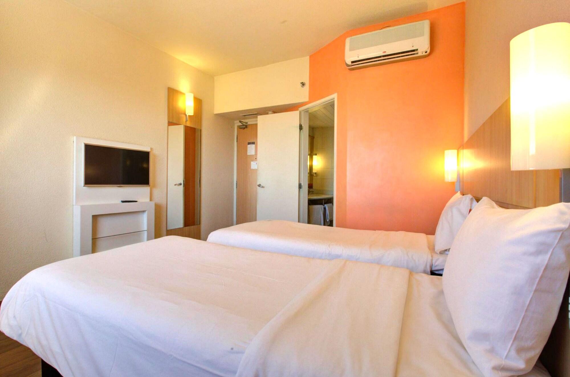 Ibis Vitoria Praia Do Canto מראה חיצוני תמונה