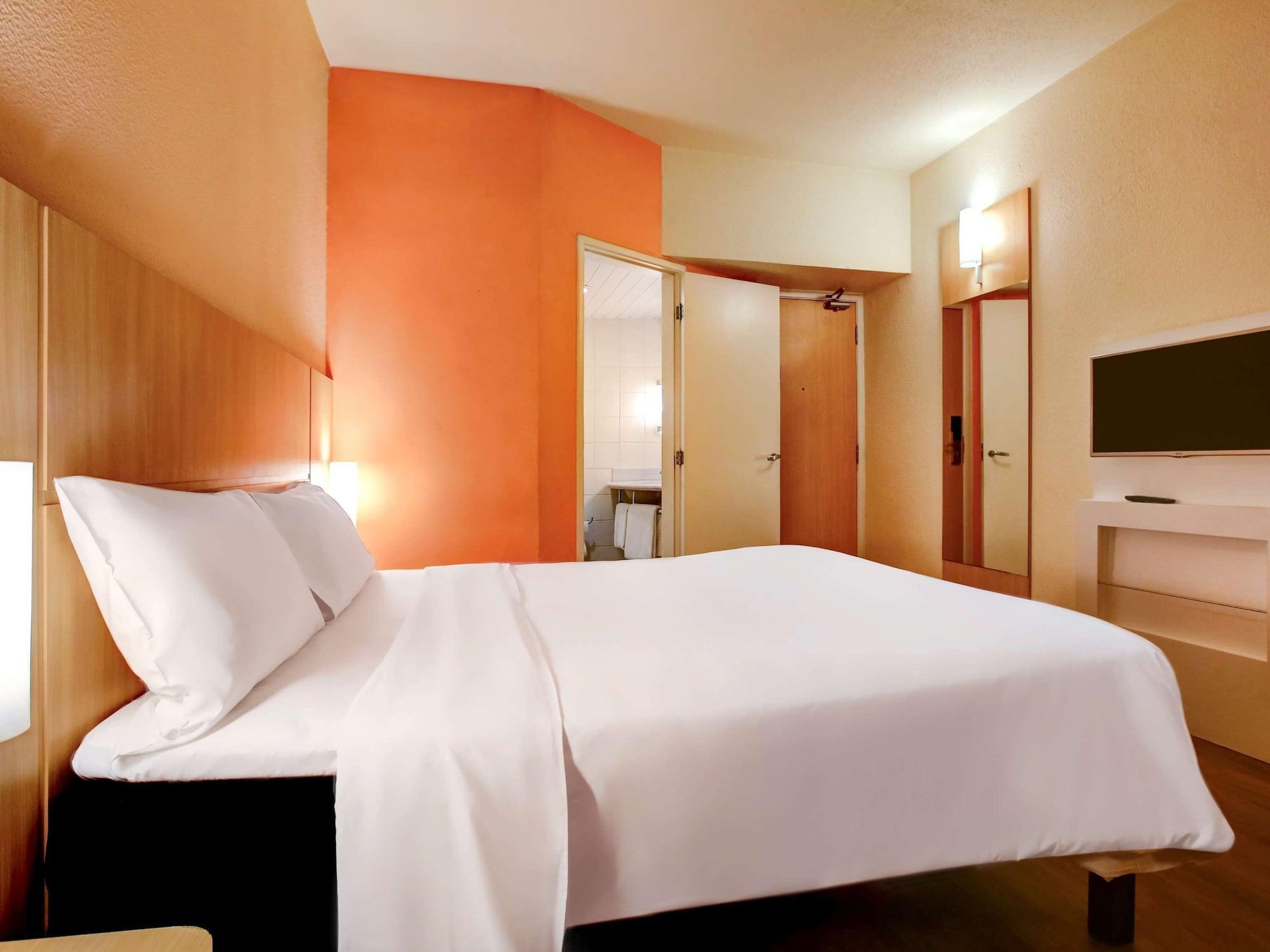 Ibis Vitoria Praia Do Canto מראה חיצוני תמונה