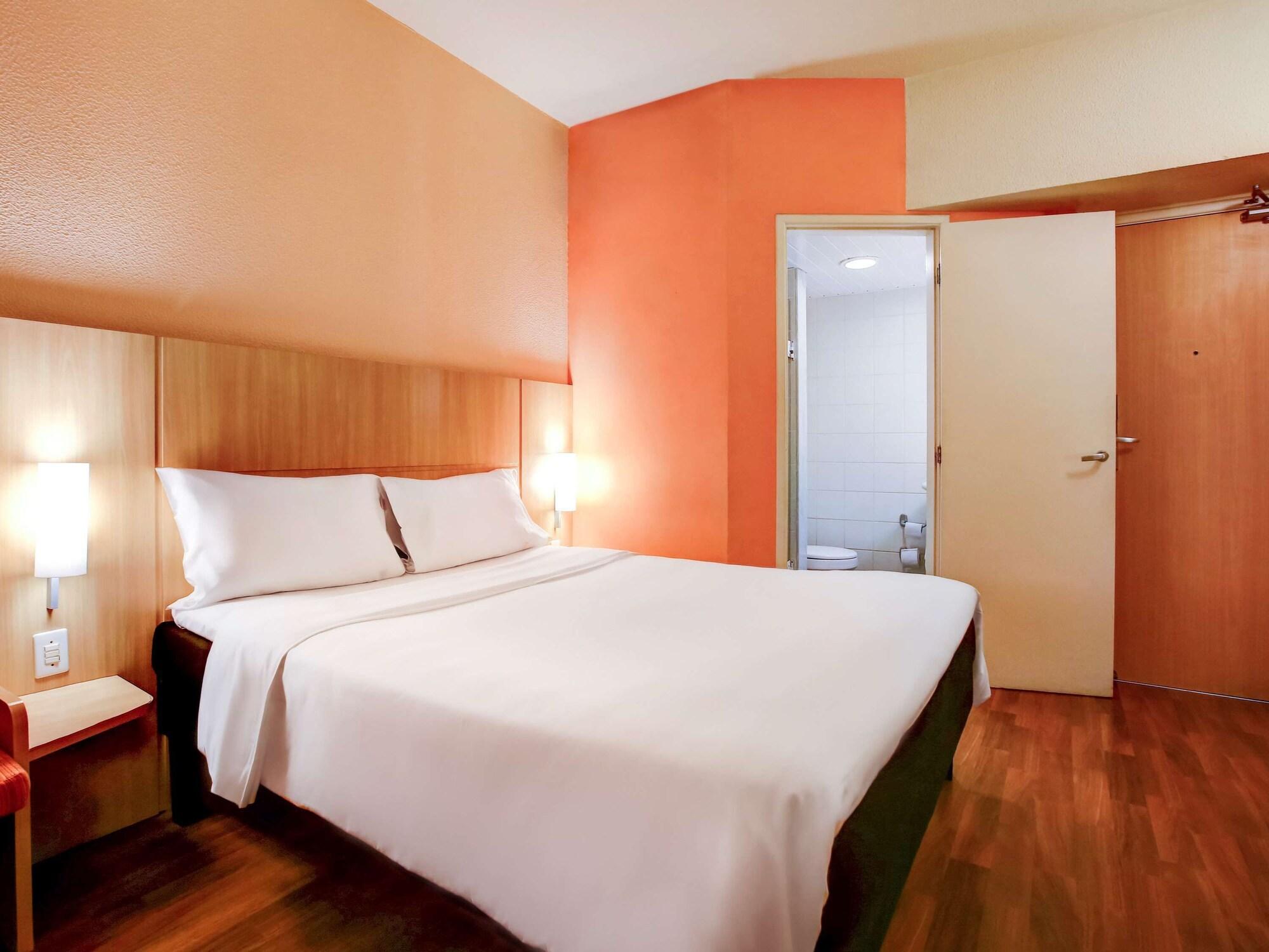Ibis Vitoria Praia Do Canto מראה חיצוני תמונה