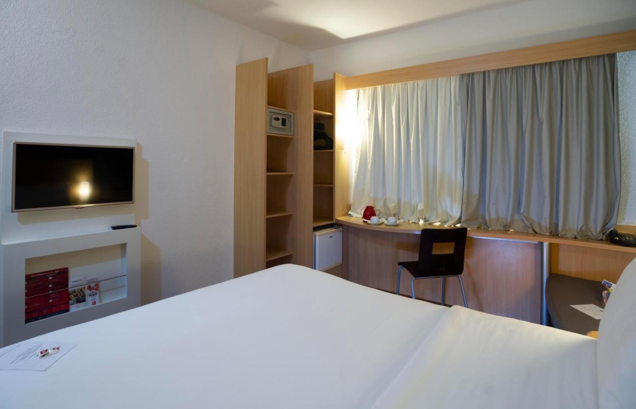 Ibis Vitoria Praia Do Canto מראה חיצוני תמונה